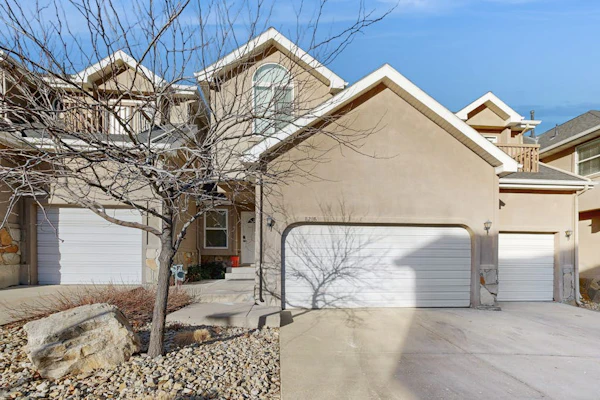 Large & Luxurious Home w/ Private Hot Tub, and Fireplace