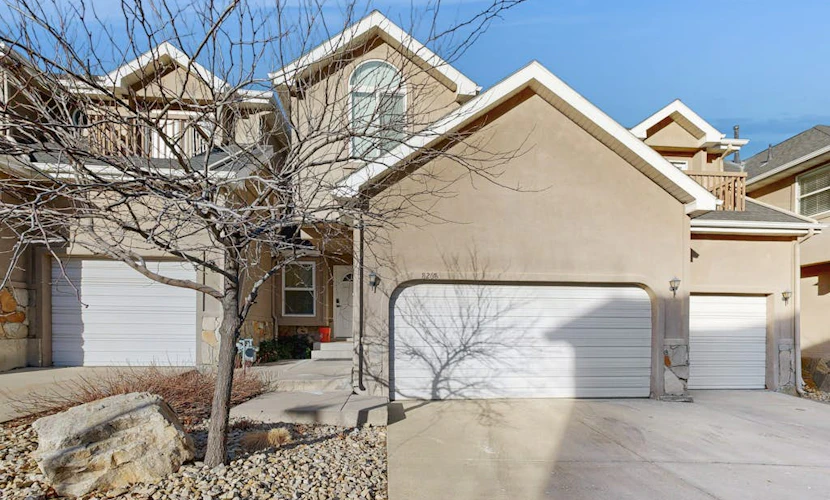 Large & Luxurious Home with Private Hot Tub, and Fireplace