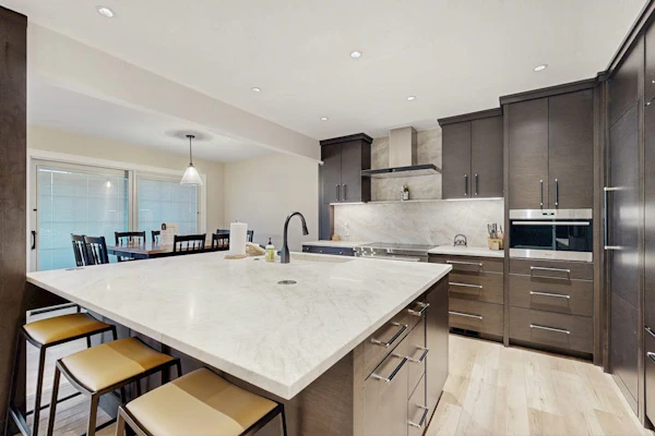 Large & Luxurious Home with Private Hot Tub, and Fireplace