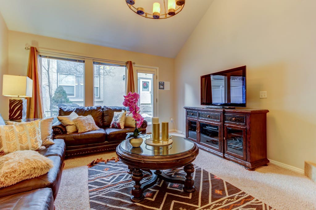 Spacious and sophisticated home w/ private hot tub - close to skiing