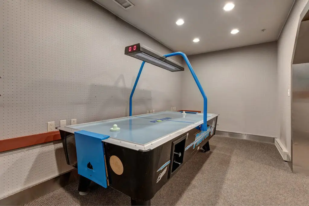 Powderhorn Lodge 210 - Blazing Star Suite