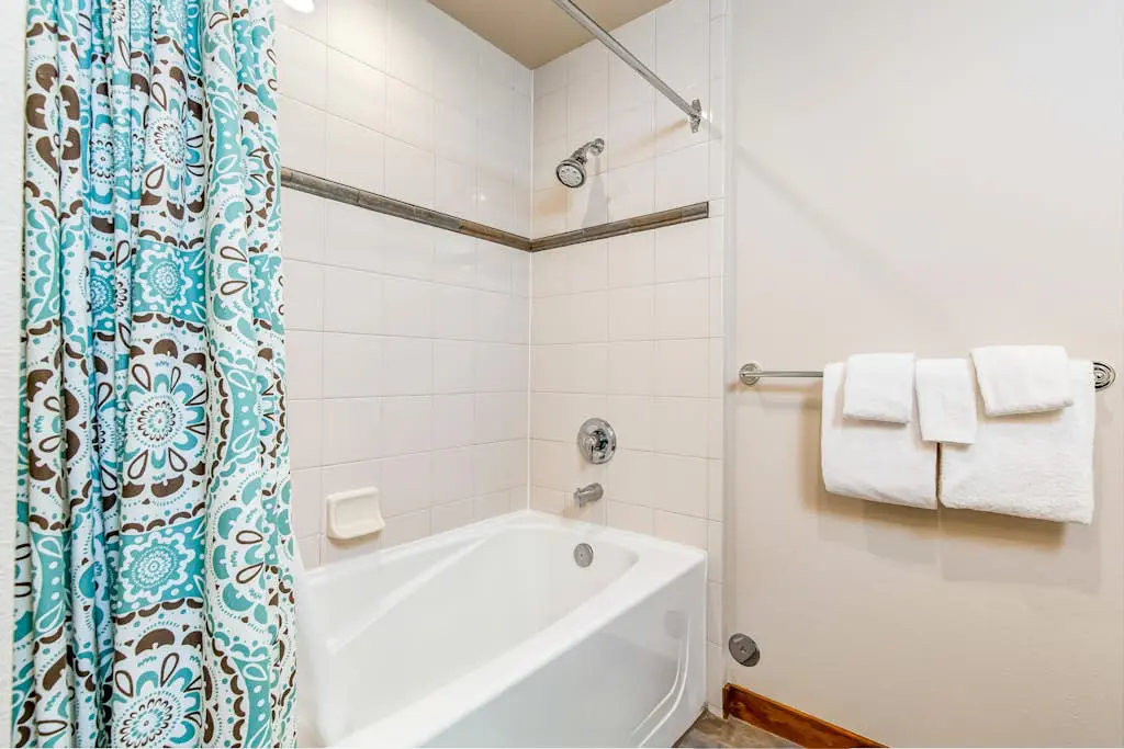 Eagle Springs East 101 - Red-Wing Suite