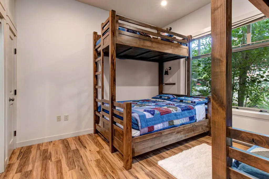 Eagle Springs East 101 - Red-Wing Suite