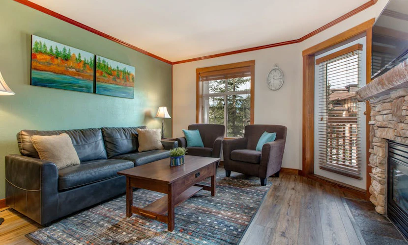 2nd-floor ski-in/out condo w/balcony, fireplace, shared pool, hot tub, game room