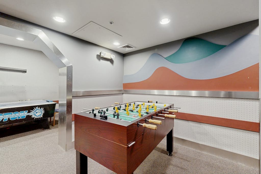 Lovely ski-in/out condo w/ community hot tub, pool & Club Solitude access