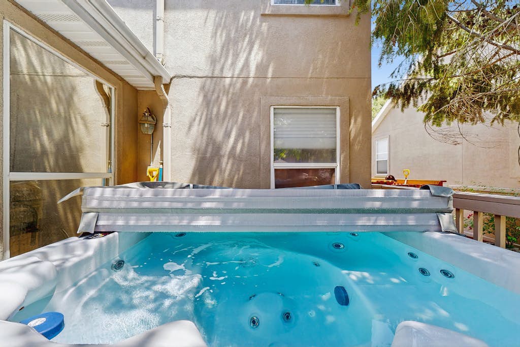 Quiet & spacious townhome w/ a private hot tub & great views - close to skiing