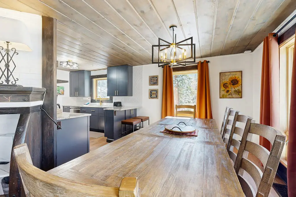 Brighton Sunflower Chalet