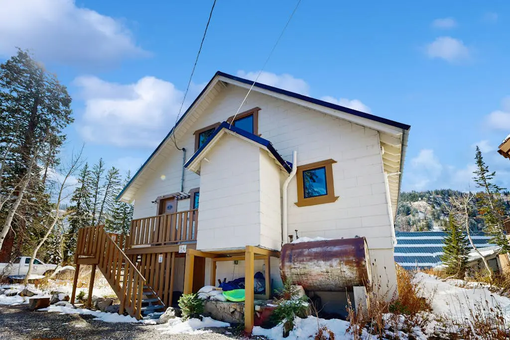 Brighton Sunflower Chalet