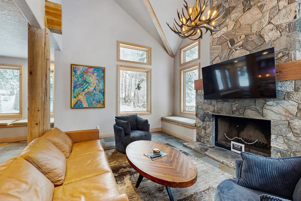 Luxurious furnished modern mountain ski chalet set deep in the woods