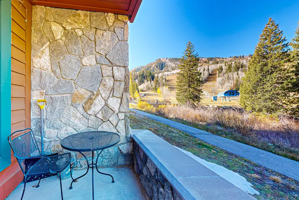 Stay in Solitude -Creekside 102