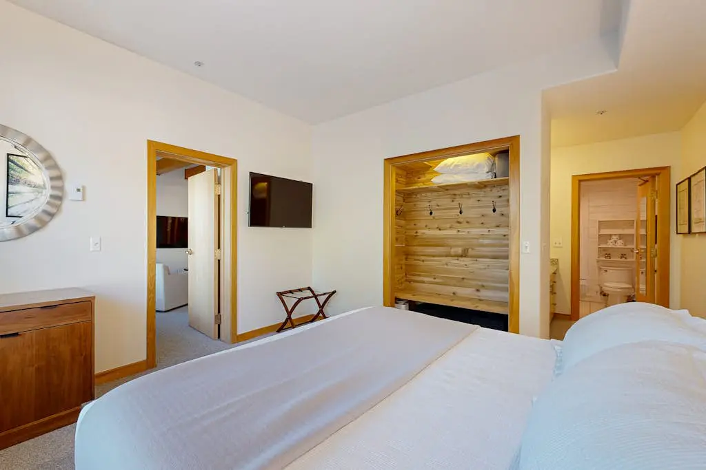 Stay in Solitude -Creekside 102