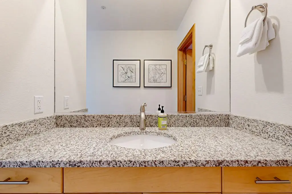 Stay in Solitude -Creekside 102