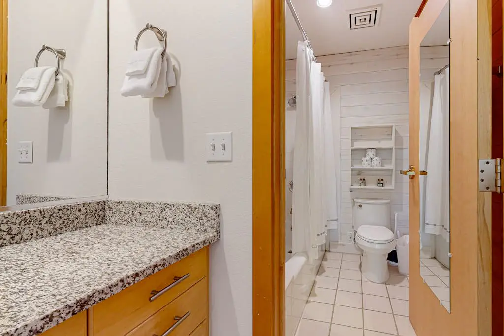 Stay in Solitude -Creekside 102