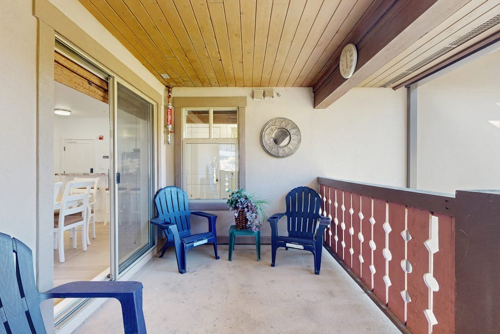 Relaxing mountain-view condo with shared hot tub, pool & more-walk to ski lifts