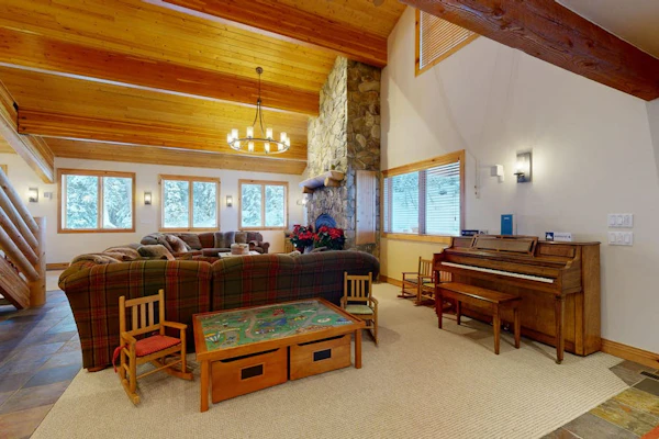 Beautiful ski chalet with gourmet kitchen, theater room & private hot tub