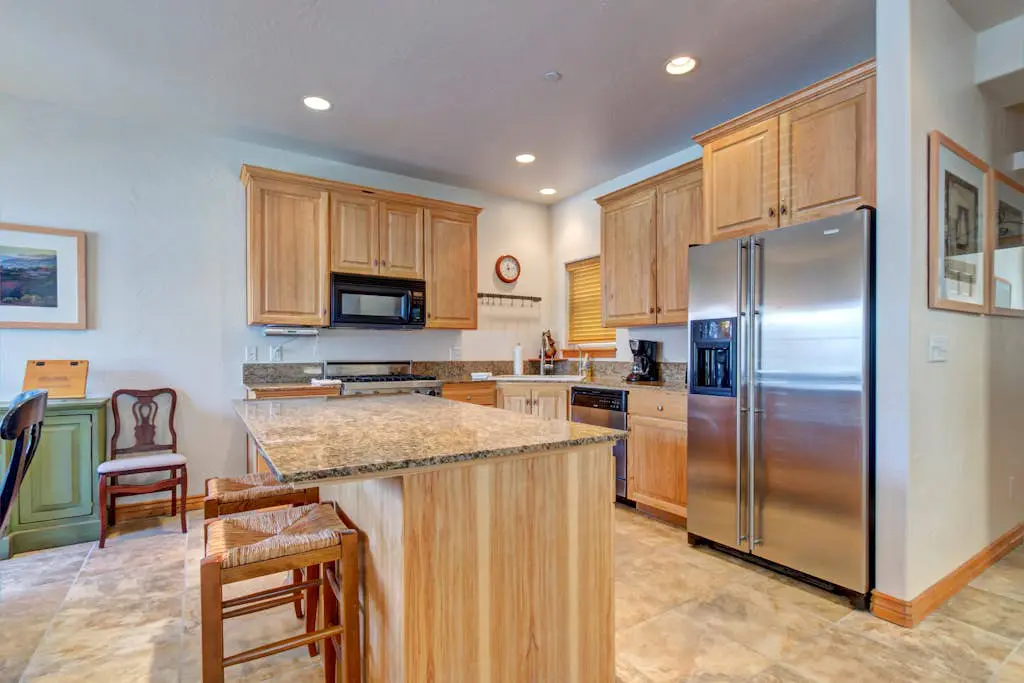 Comfortable Family Home with Private Hot Tub - Community Pool & Gym