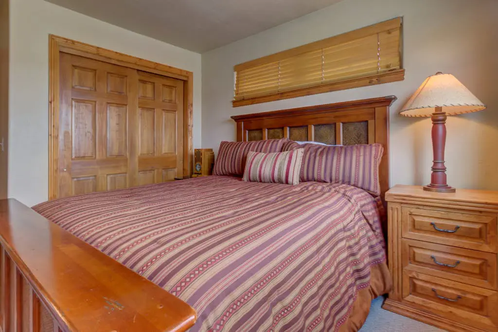 Comfortable Family Home with Private Hot Tub - Community Pool & Gym
