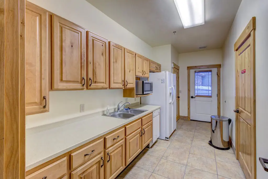 Comfortable Family Home with Private Hot Tub - Community Pool & Gym