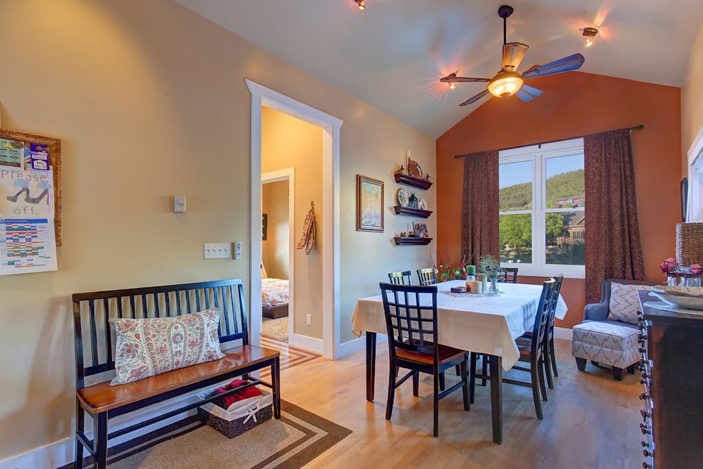 Restored 1890s Cabin - Close to Chairlift & Sundance Venues