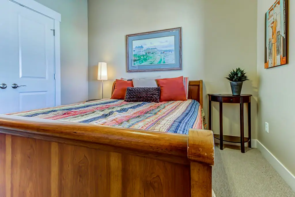 Luxury Condo with  Private Balcony, Seasonal Pool, Hot Tubs - Close to Skiing