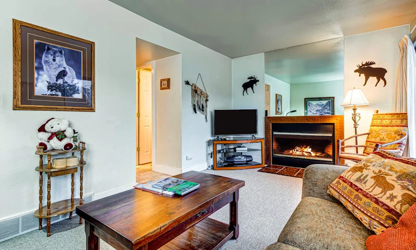 Modern condo with spectacular views - close to top ski resorts & walk to MARC