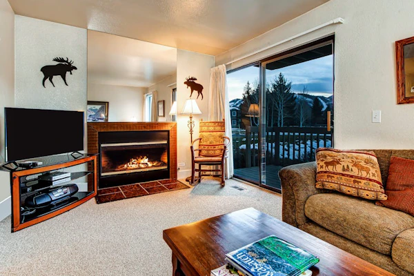 Modern condo with spectacular views - close to top ski resorts & walk to MARC