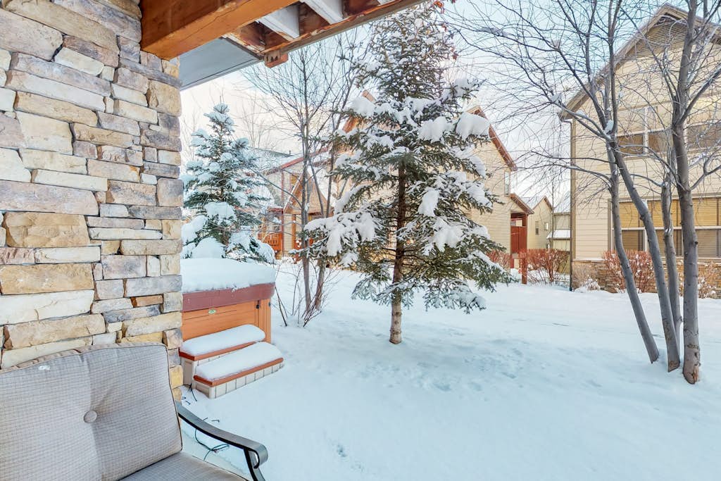 Fantastic home with fireplace, private hot tub, central AC, and pool access