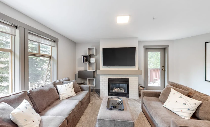 Warm & Welcoming Condo with Free WiFi, Access to Pools, Hot Tubs