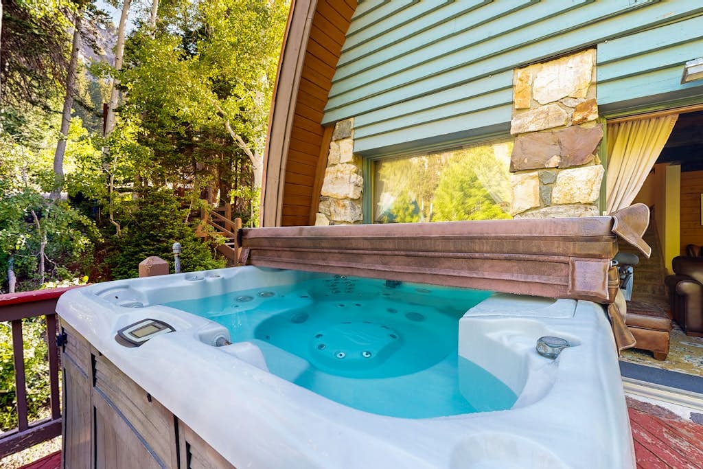 Iconic creekside mountain home with hot tub, fireplaces, balcony & amazing views