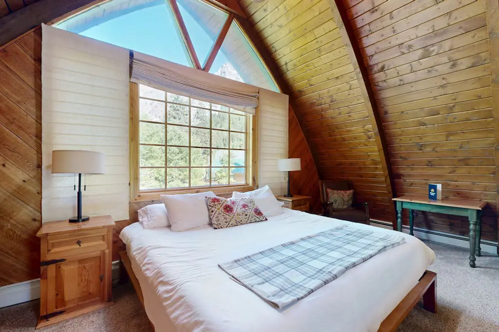Creekside Chalet
