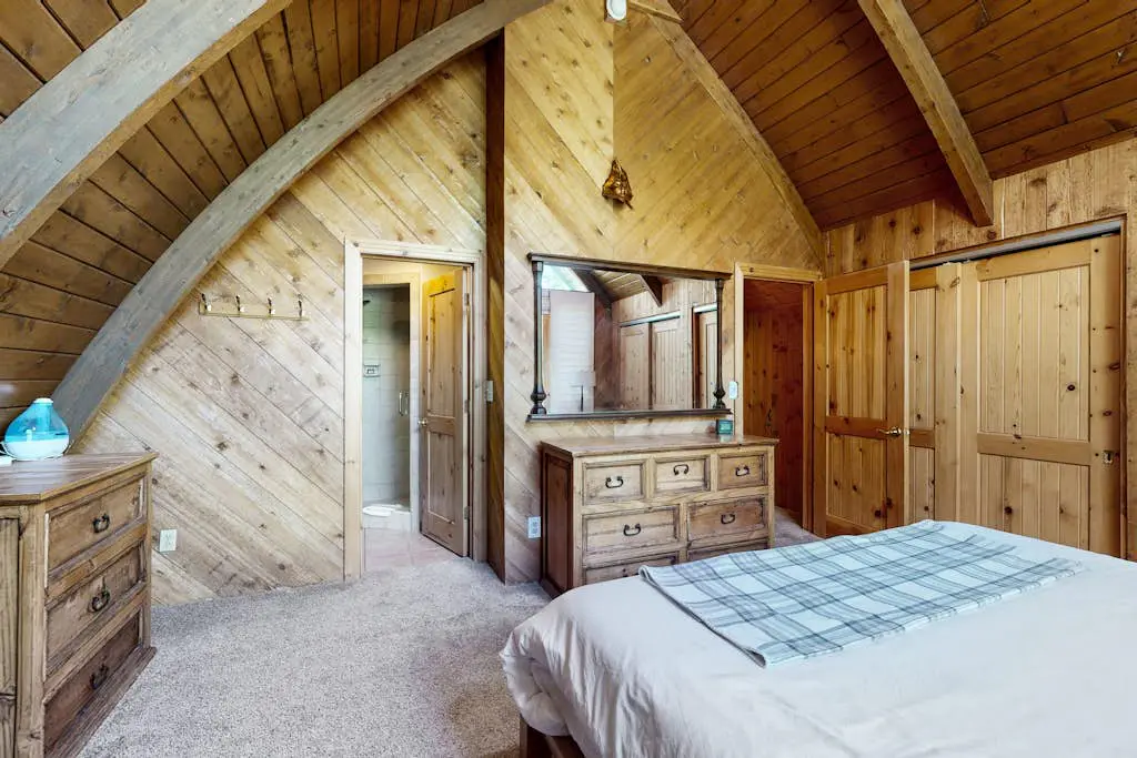 Creekside Chalet