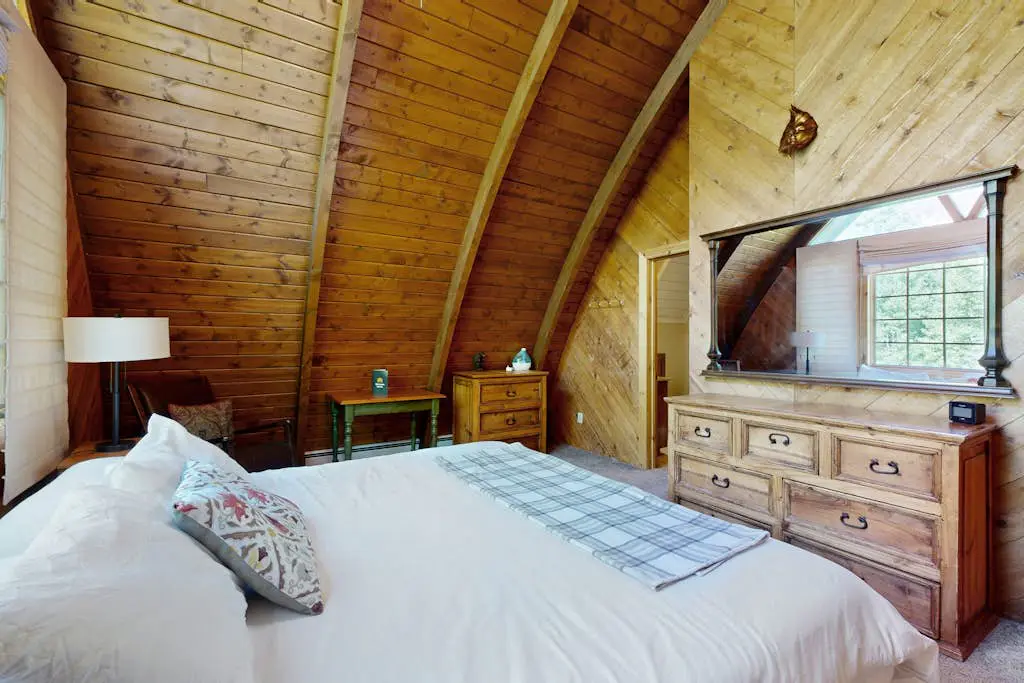 Creekside Chalet