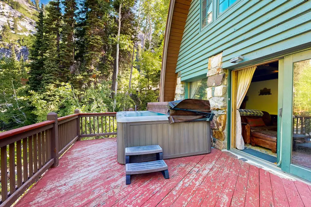 Creekside Chalet