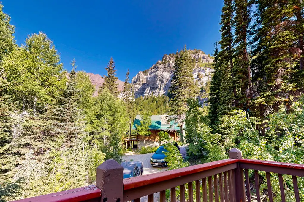 Creekside Chalet