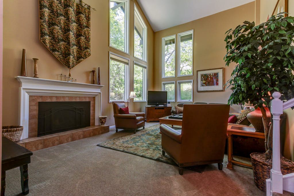 Spacious & upscale condo w/ private hot tub, easy access to ski resorts