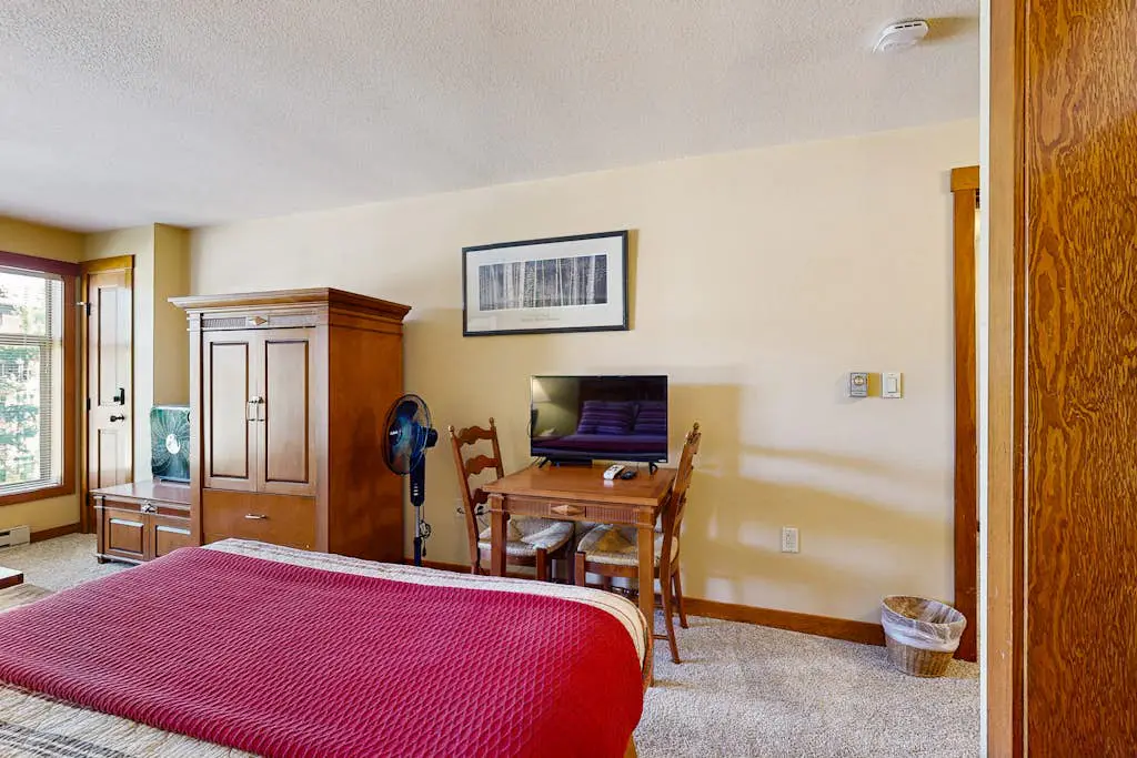 Powderhorn Lodge 311 - Poppy Suite