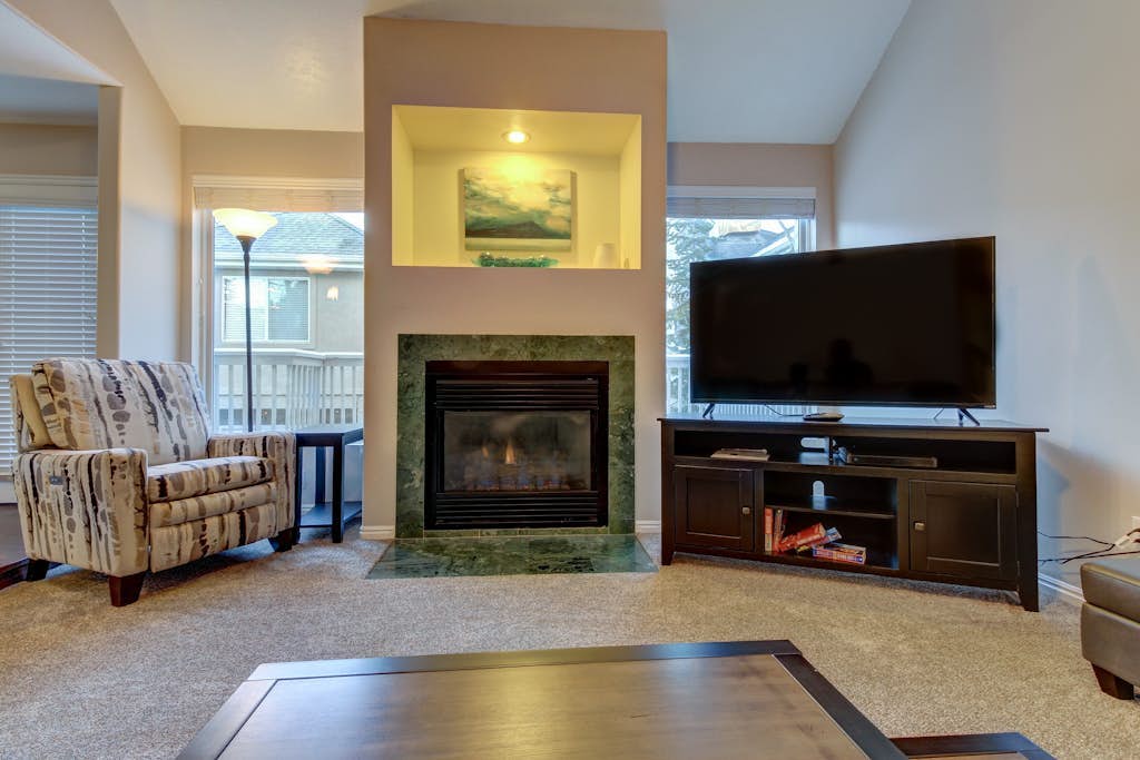 Modern Townhouse with Jetted Tub & Private Deck - Close to Four Ski Areas