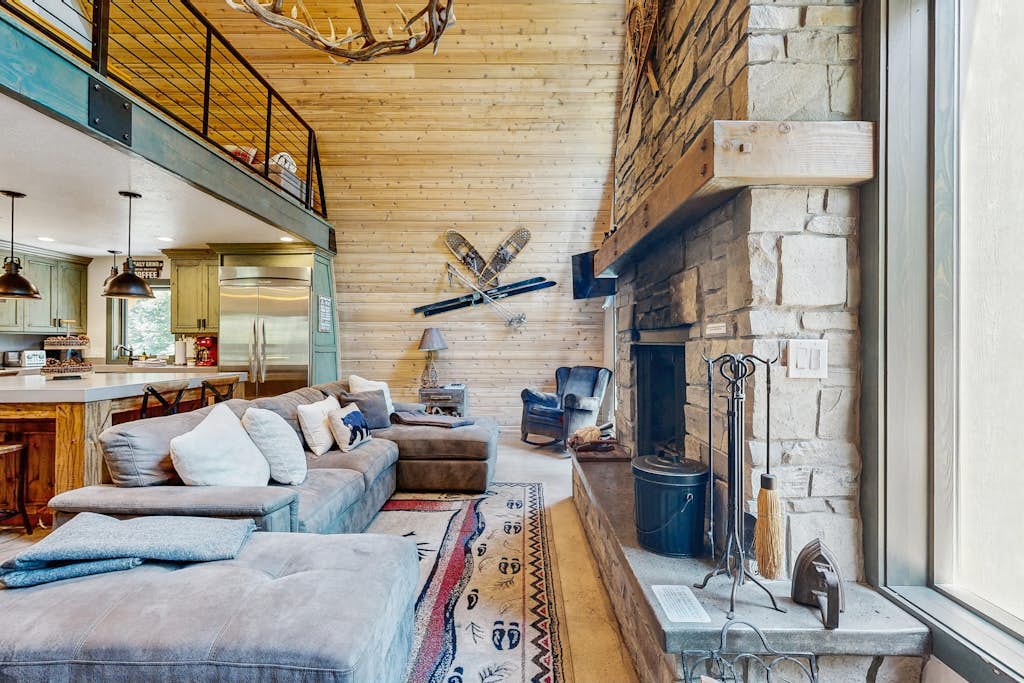 Mountain lodge with hot tub, game room, and home theater