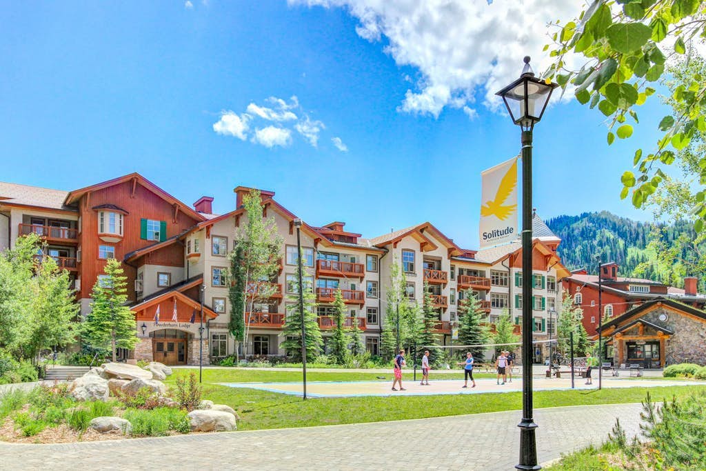 Cozy condo w/ shared hot tub & pool, foosball, near ski lifts