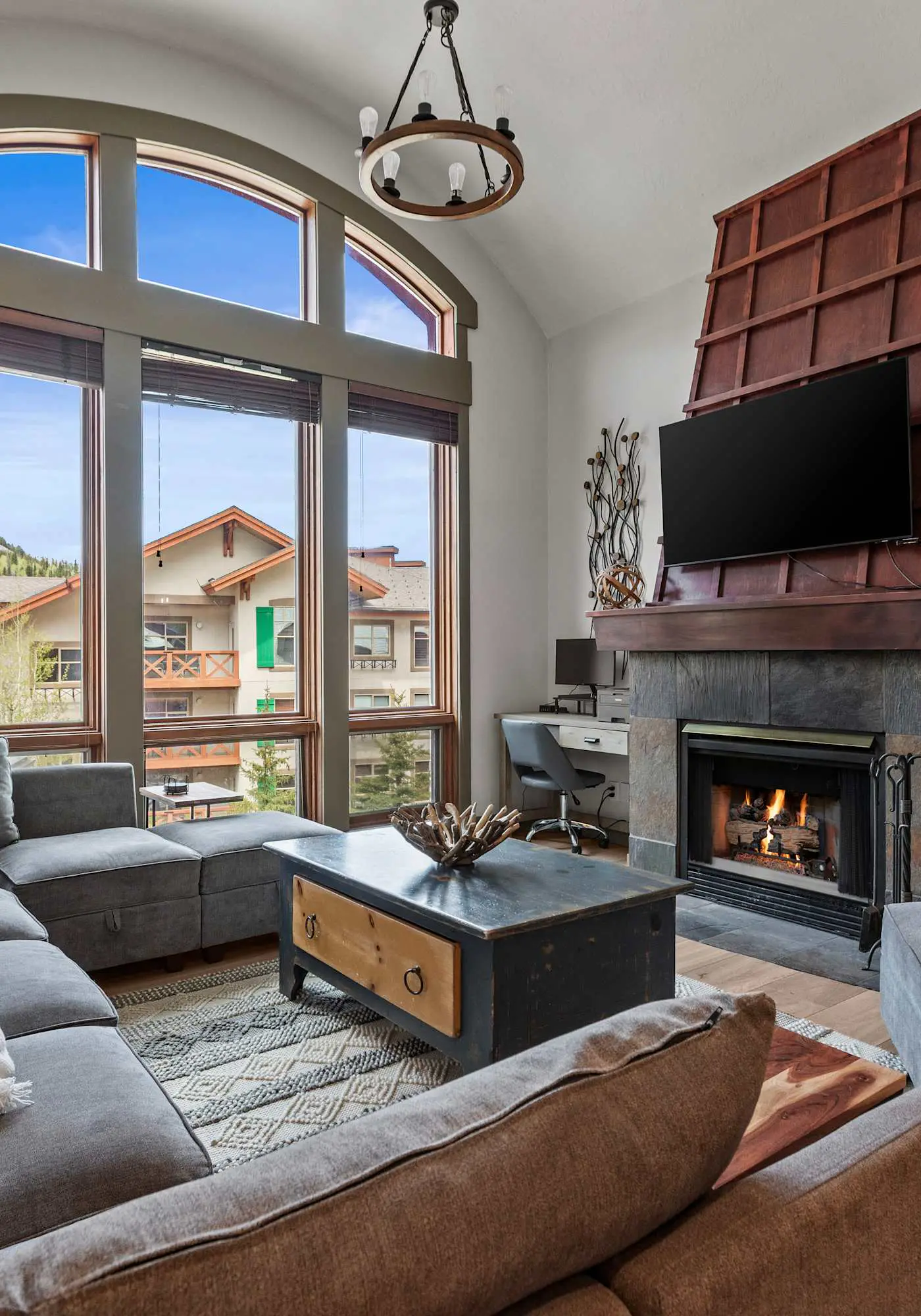 Resort Townhome with Deck, Grill, Fireplace, WiFi, Shared Pool & Hot Tub-Sauna