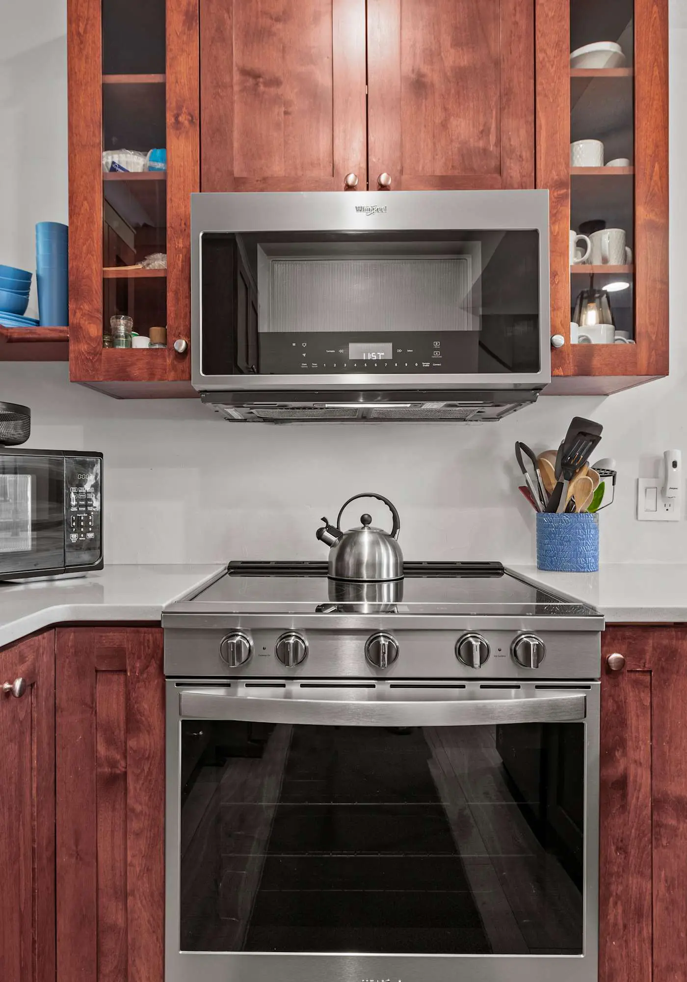 Resort Townhome with Deck, Grill, Fireplace, WiFi, Shared Pool & Hot Tub-Sauna