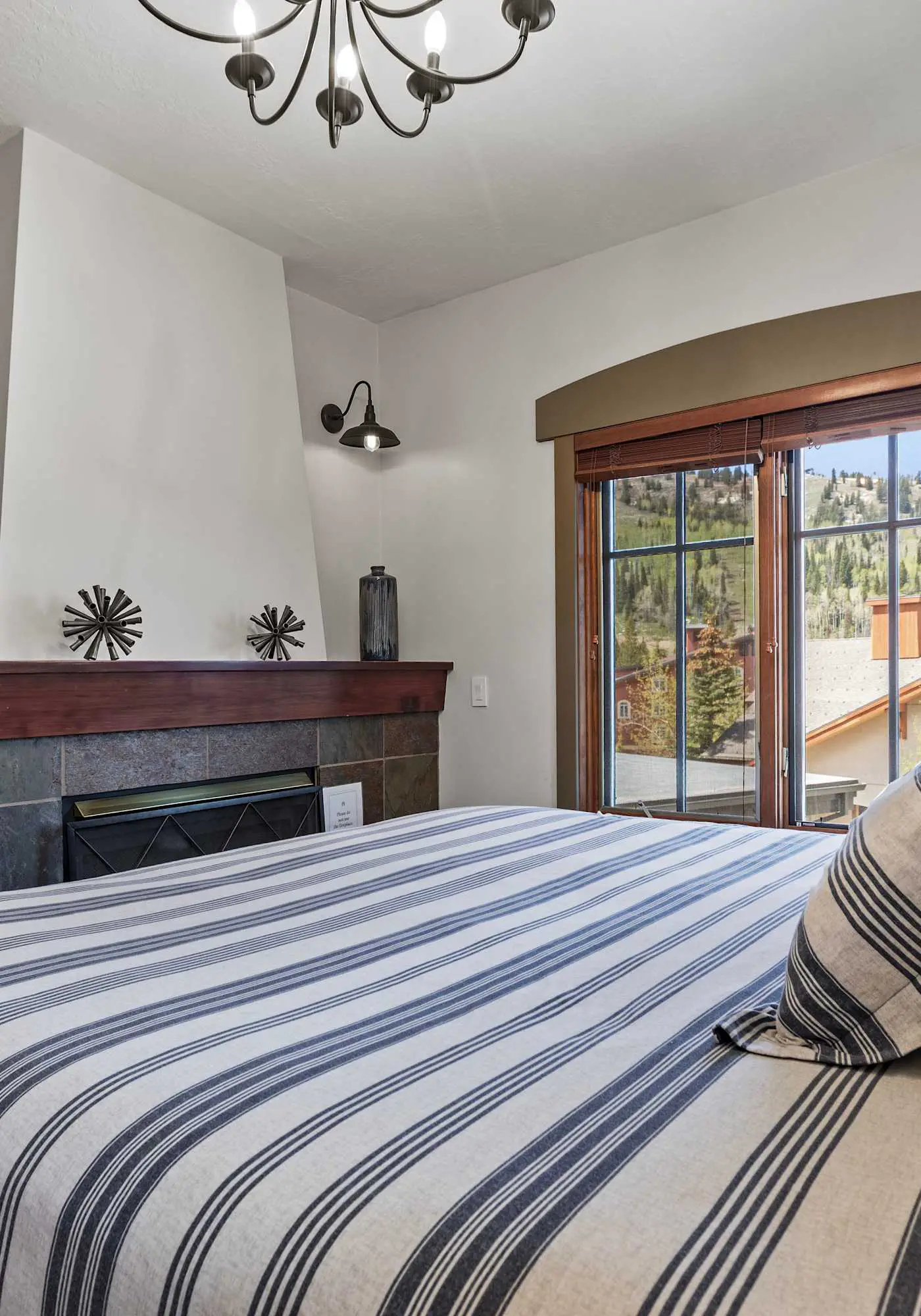 Resort Townhome with Deck, Grill, Fireplace, WiFi, Shared Pool & Hot Tub-Sauna