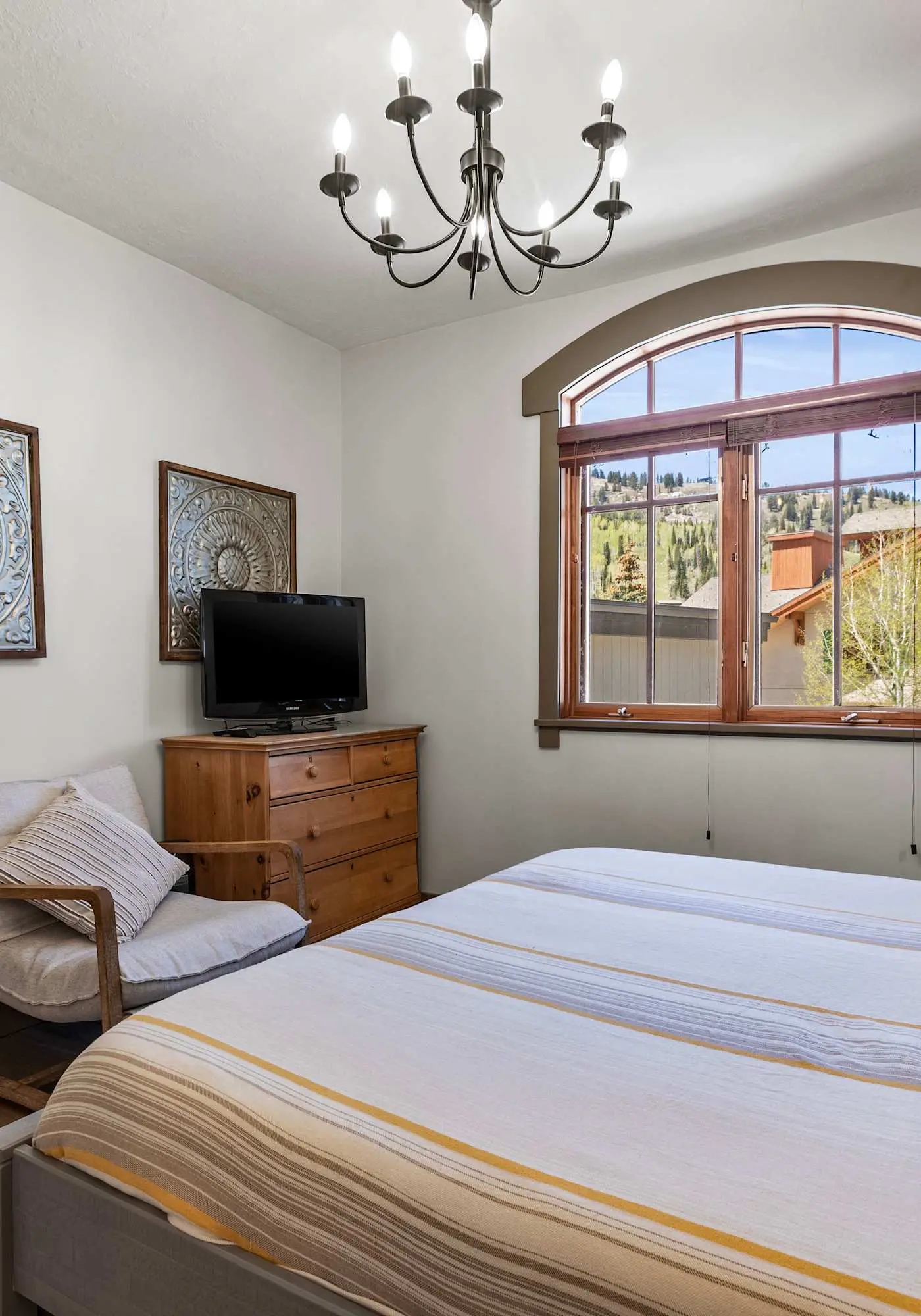 Resort Townhome with Deck, Grill, Fireplace, WiFi, Shared Pool & Hot Tub-Sauna