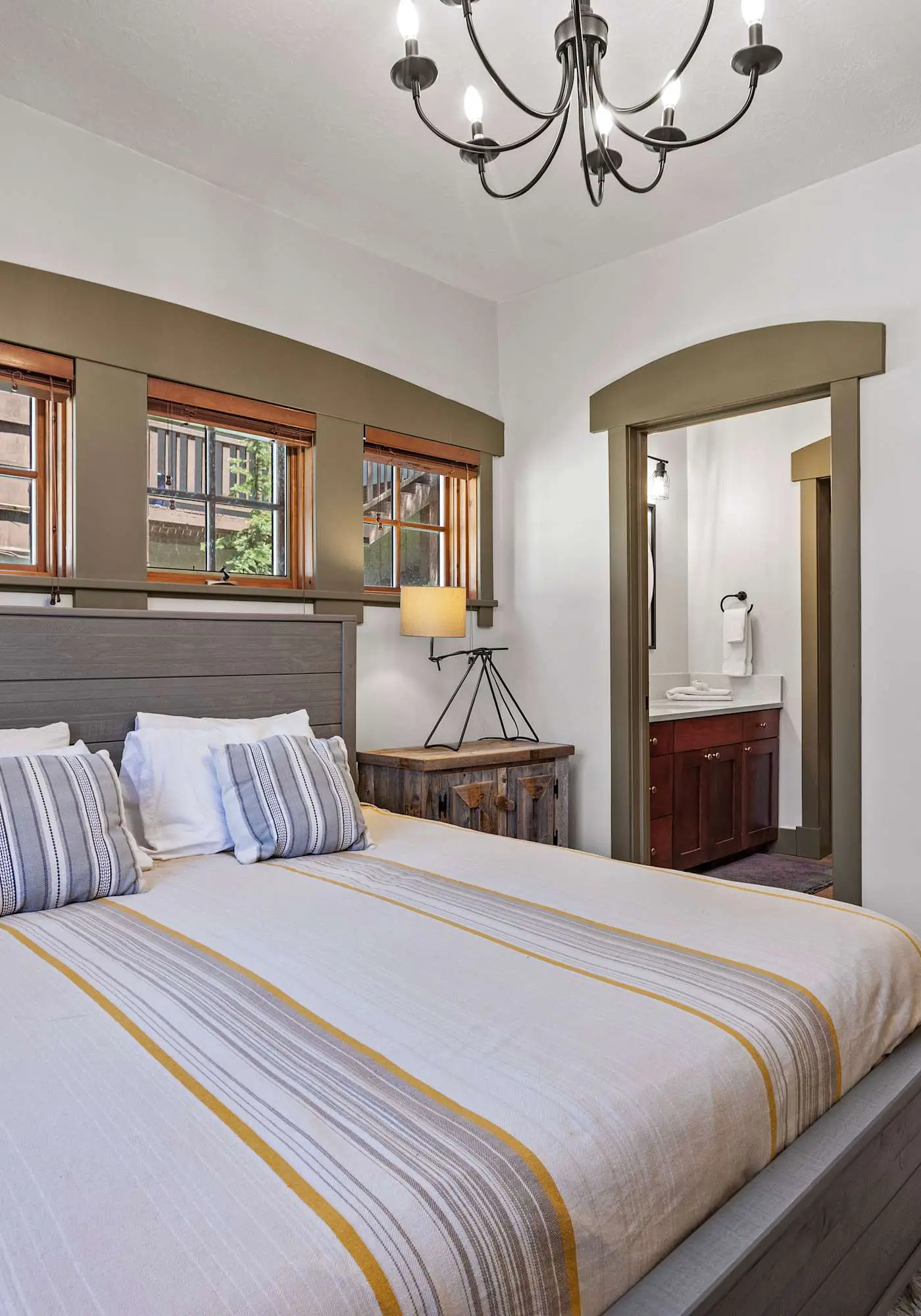 Resort Townhome with Deck, Grill, Fireplace, WiFi, Shared Pool & Hot Tub-Sauna