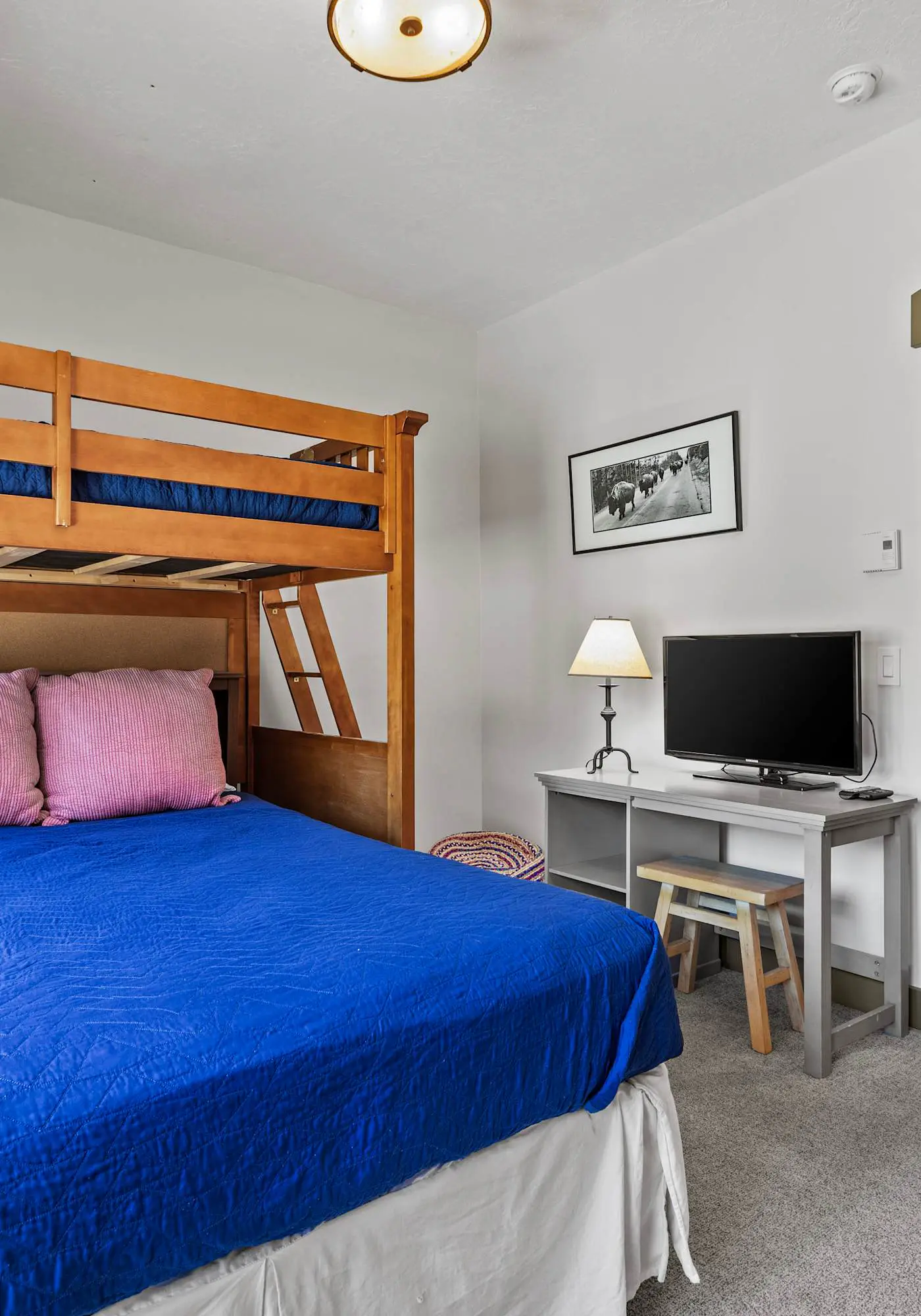 Resort Townhome with Deck, Grill, Fireplace, WiFi, Shared Pool & Hot Tub-Sauna
