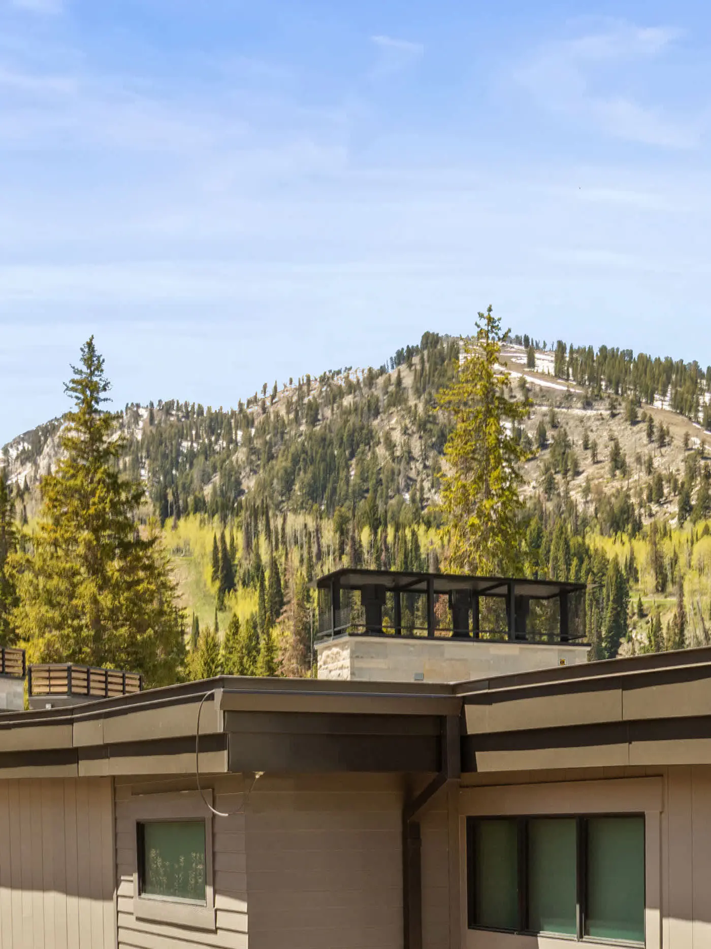 Resort Townhome with Deck, Grill, Fireplace, WiFi, Shared Pool & Hot Tub-Sauna