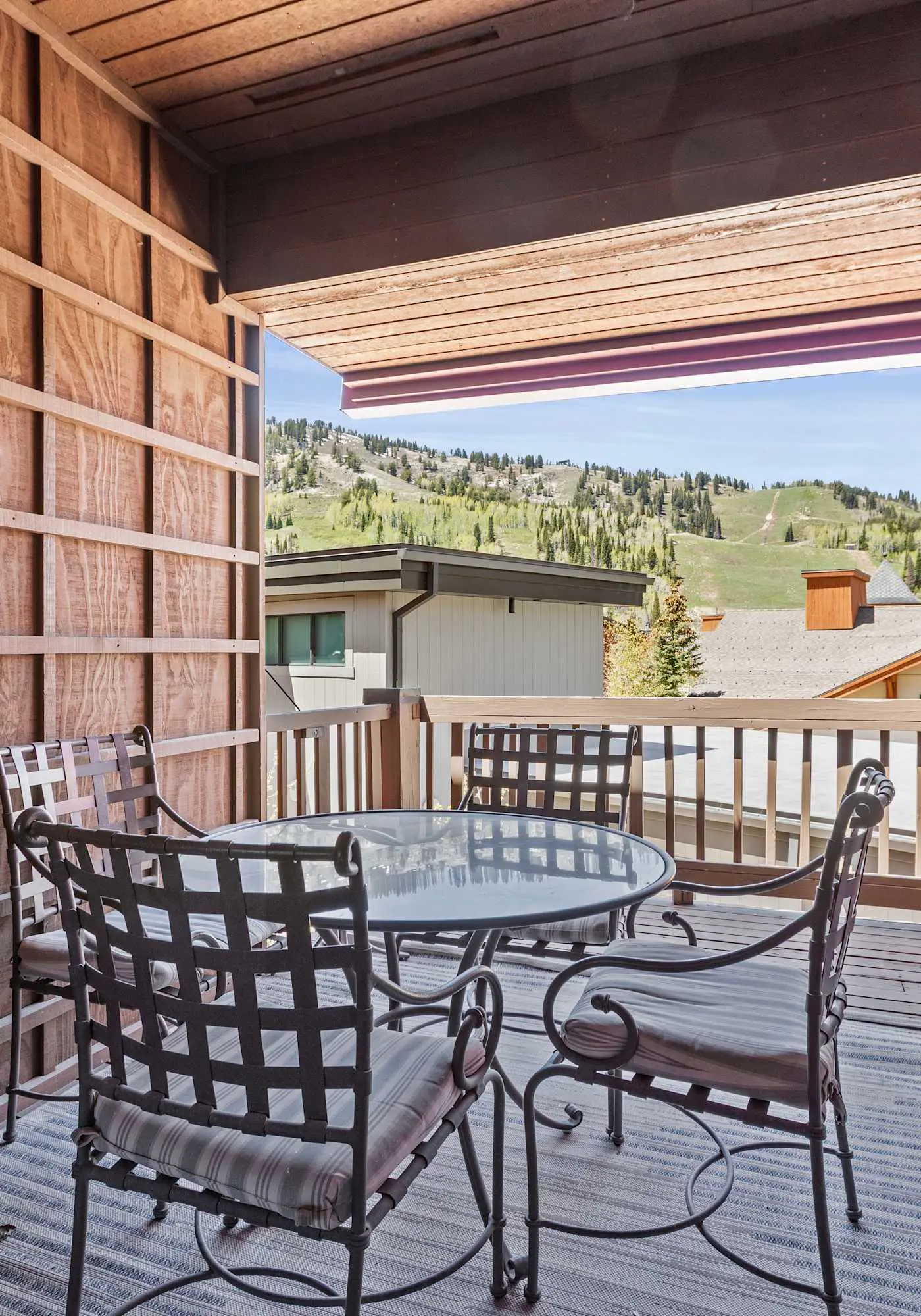 Resort Townhome with Deck, Grill, Fireplace, WiFi, Shared Pool & Hot Tub-Sauna