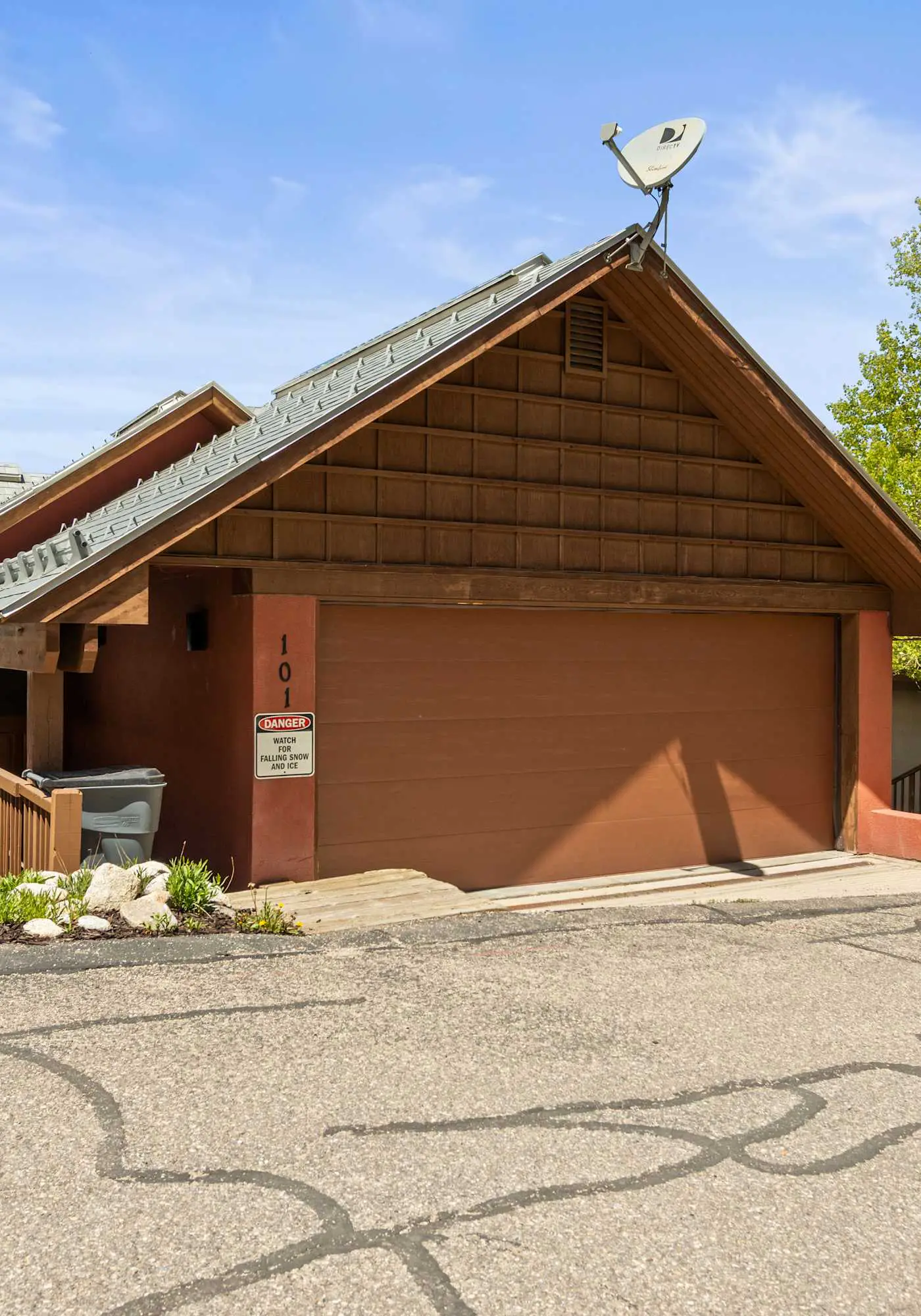 Resort Townhome with Deck, Grill, Fireplace, WiFi, Shared Pool & Hot Tub-Sauna