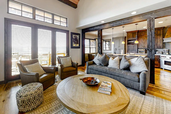 Ski-in/ski-out Deer Valley/Jordanelle family lodge with private hot tub