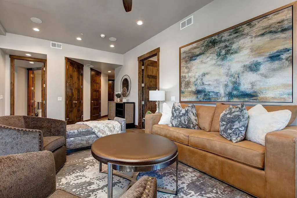 Luxury condo with large deck, pool/hot tub, walk to ski access